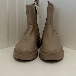 Cougar Swinton Ivory Leather Lug Winter Chelsea Boots Women's Size 7US EUR 37